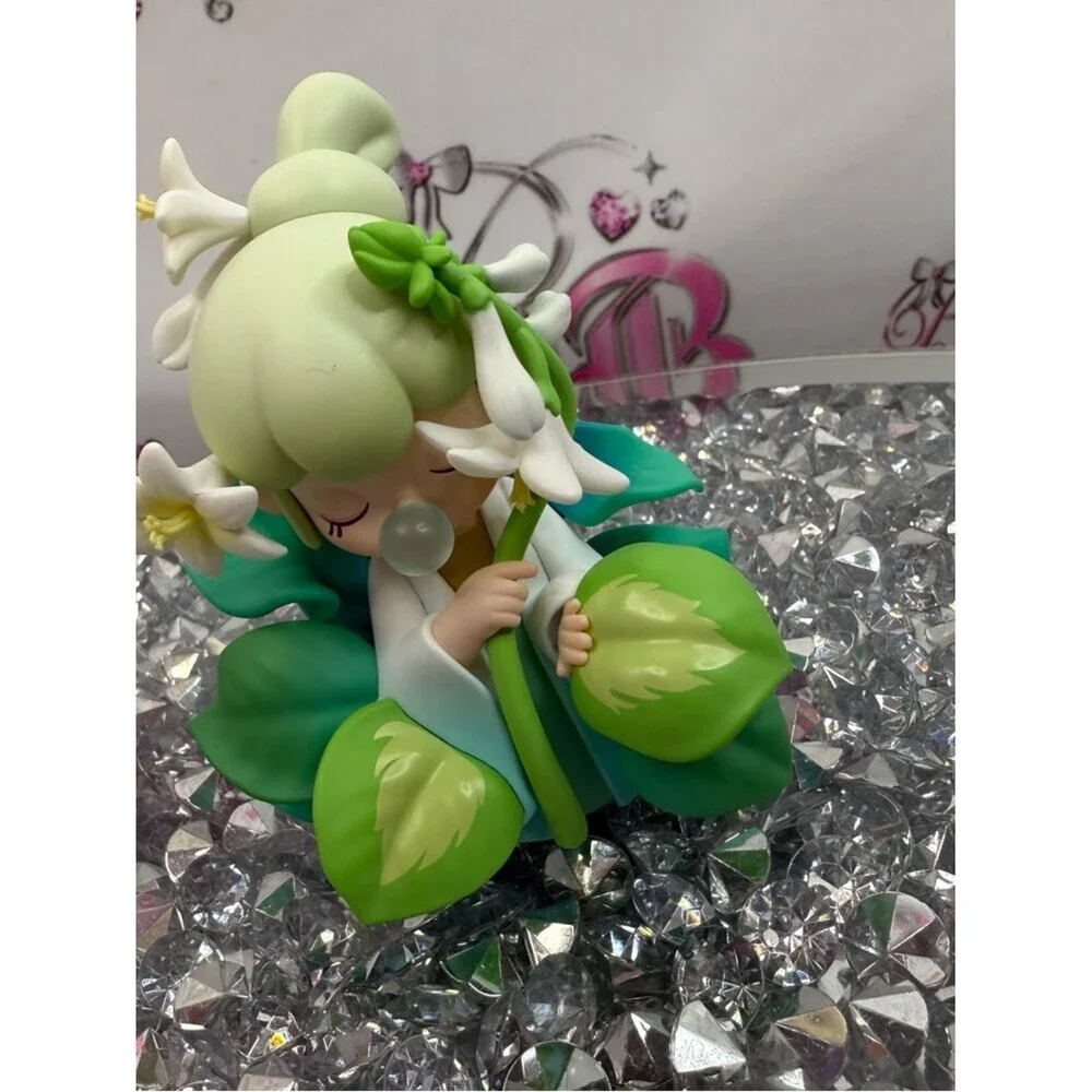 Rolife Nanci doll flower Pastel Green Floral Vinyl Figurine with White Blooms